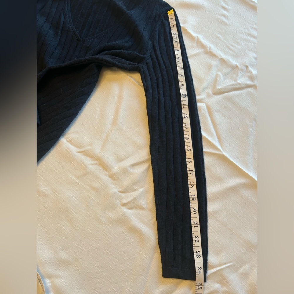 Banana Republic Navy V-Neck Knit Top - Picture 11 of 11